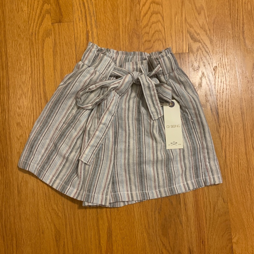 Ci Sono striped soft shorts with tie waist. Size M